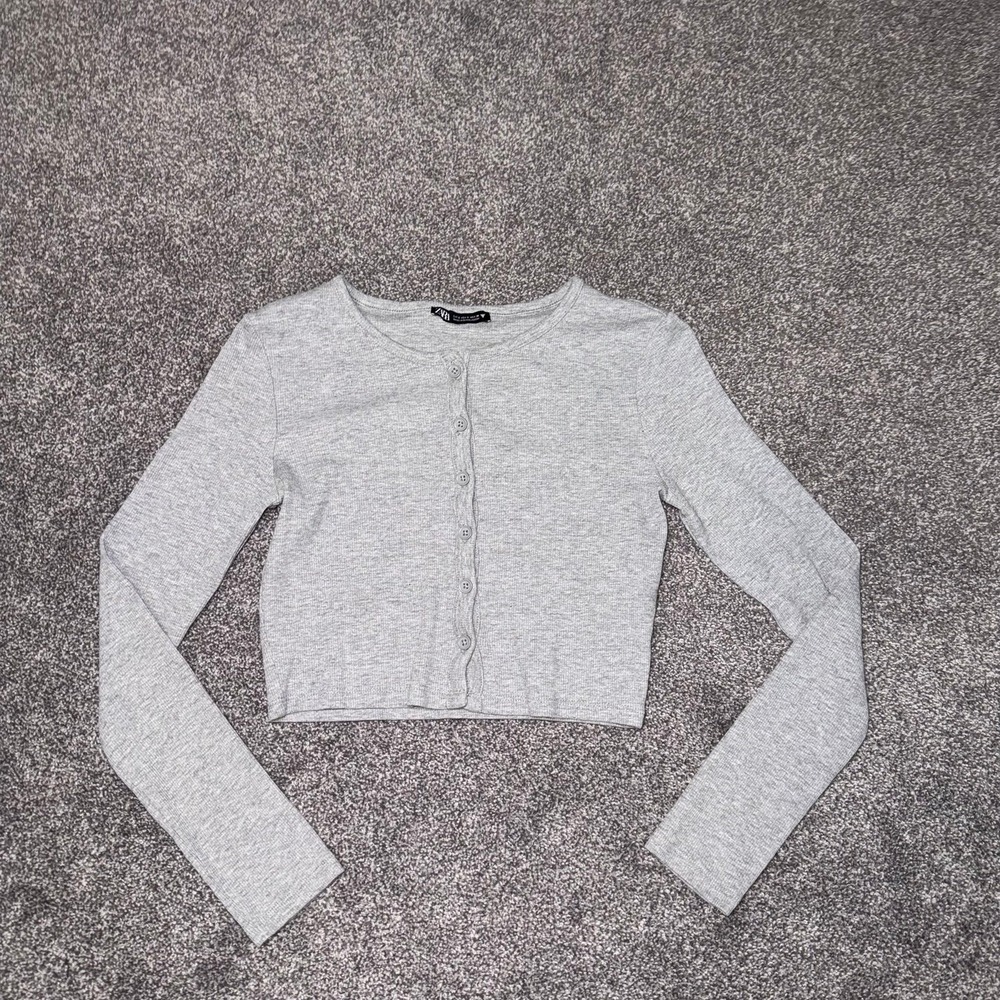 Zara Women's Light Heather Grey Cropped Long Sleeve Button-Front Shirt - Small
